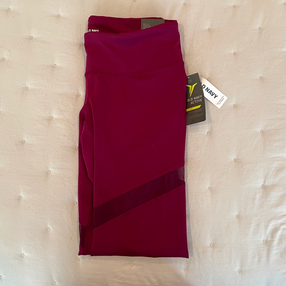 NWT Old Navy Active mid-rise maroon leggings